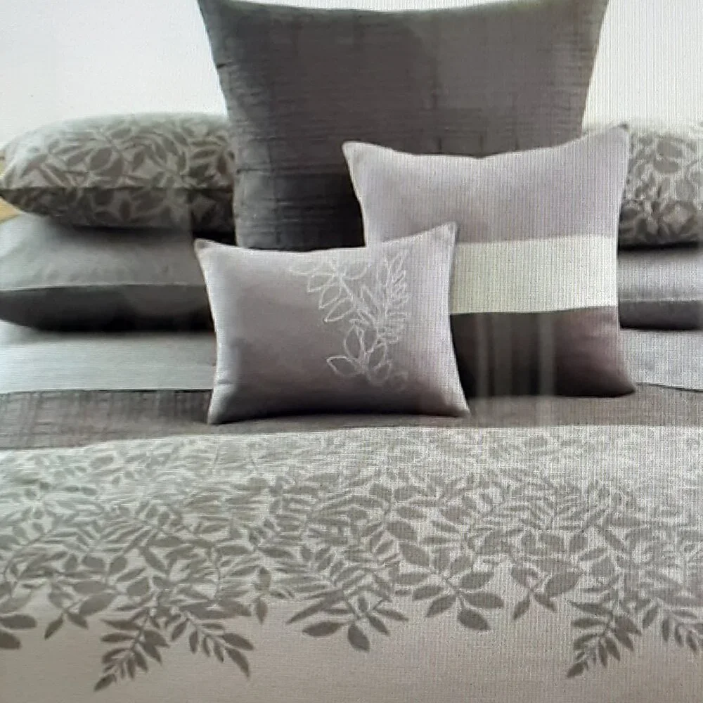 Calvin Klein Collection Madeira Duvet Cover set & BONUS SHEET SET (7) pc…